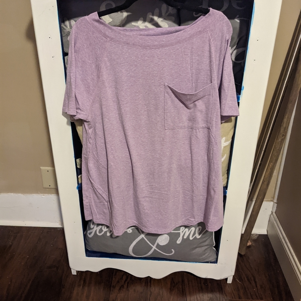 Discount Divas Front pocket short sleeve top 💜